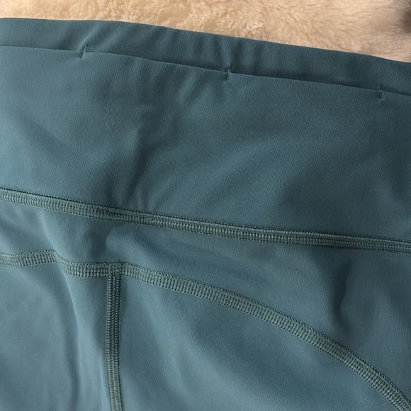 Lululemon Athletica crop leggings women’s size 6 in teal blue colour - like new - Picture 5 of 15